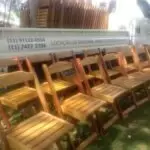 Aluguel de cadeiras de madeira