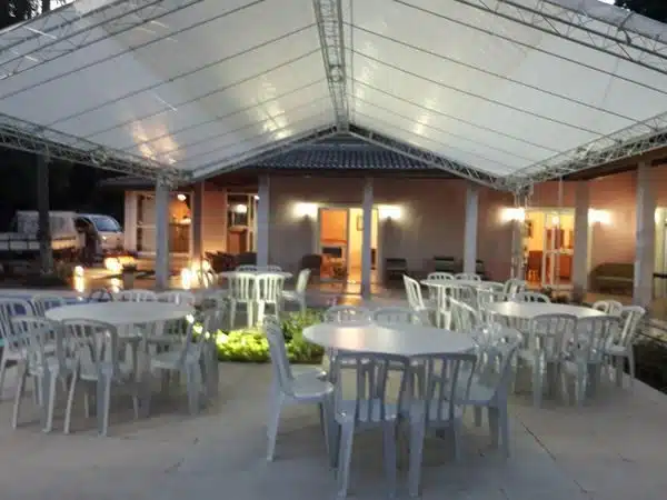 Aluguel de tenda branca modelo 5x5
