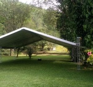 Locação de Tenda Box Truss Modelo Duas Águas com medidas de 11m x 11m