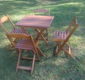 Mesa dobrável 70 x 70 cm de madeira