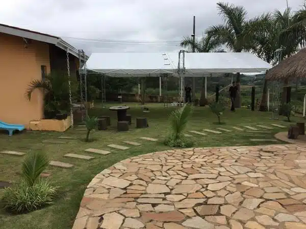 Tenda Branca Coberturas e Decorações - Casamentos