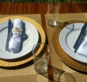 Aluguel de pratos, talheres e guardanapos de tecido para sua festa