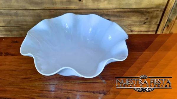 Aluguel de saladeira Flower elegante para eventos pela Nuestra Fiesta.