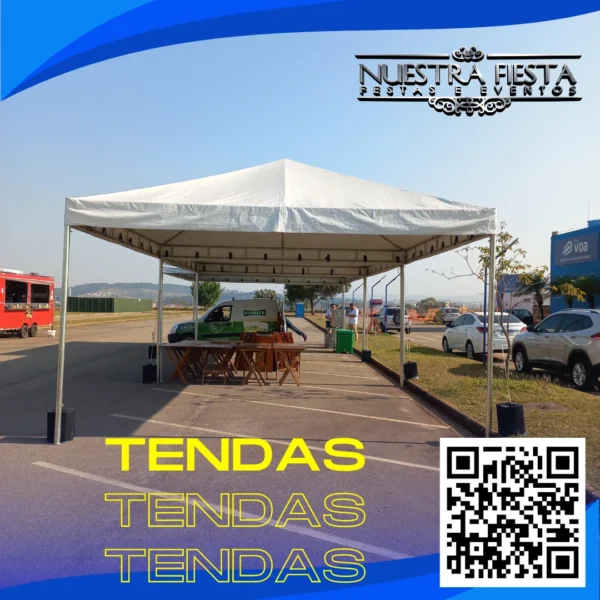 Tenda piramidal branca para locação em eventos montada pela Nuestra Fiesta.
